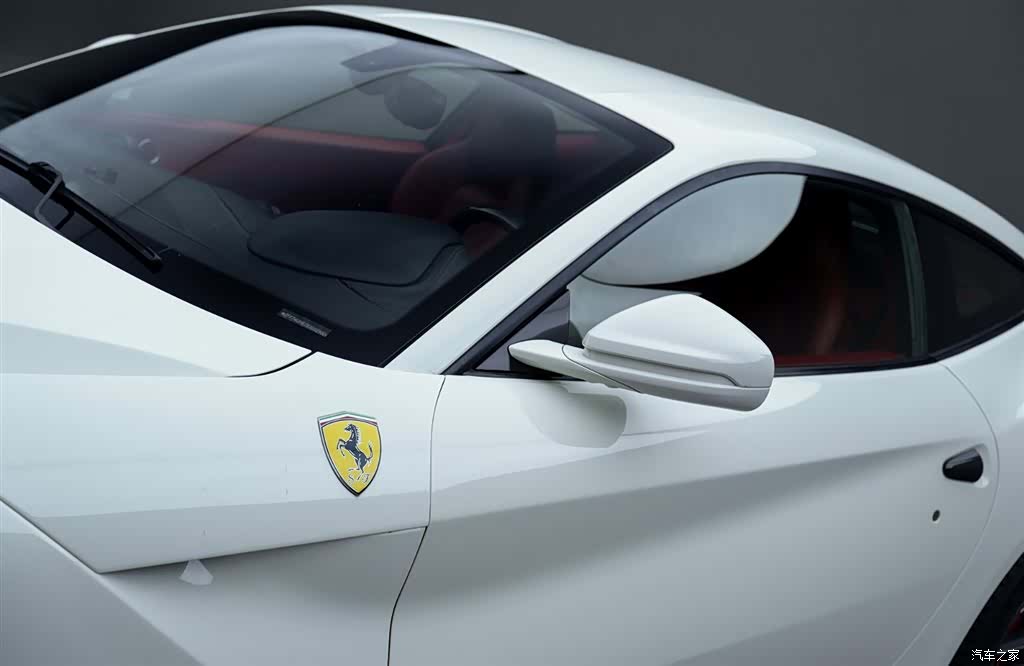 Ferrari F12ber, 2014 6