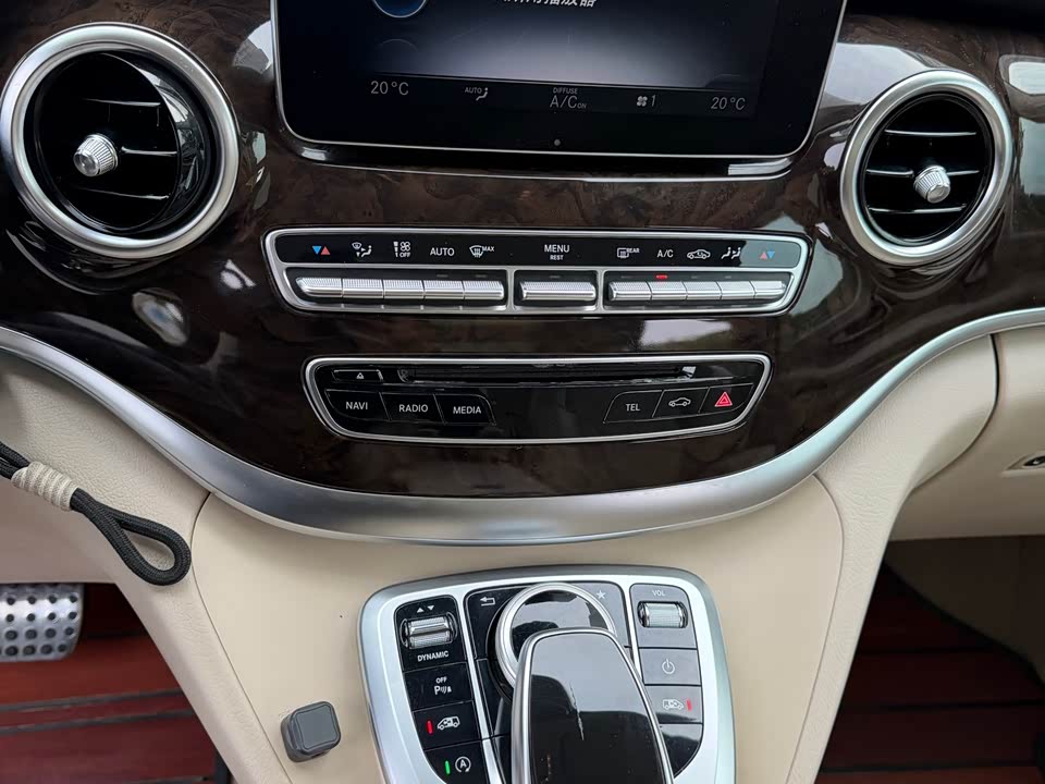 Mercedes-Benz V-class