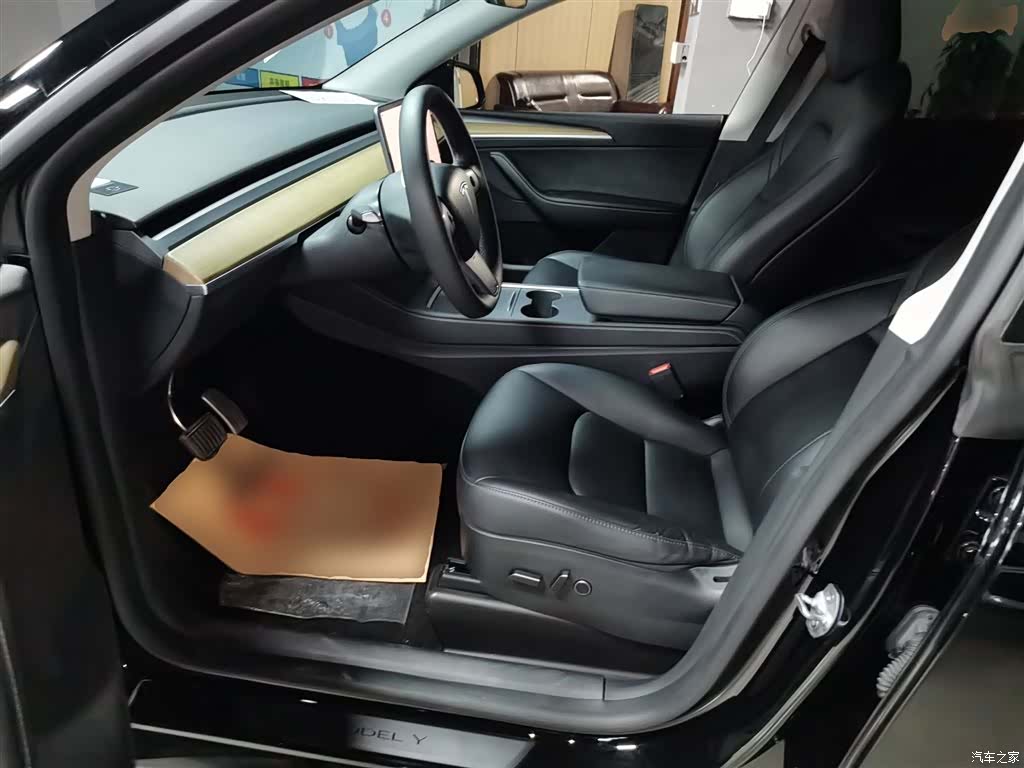 Tesla Model Y, 2023 11