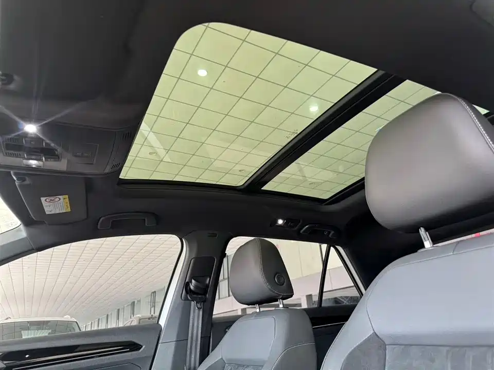 Volkswagen T-ROC exploring Songs