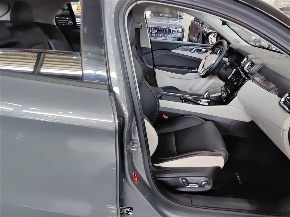 Lynk & Co 02