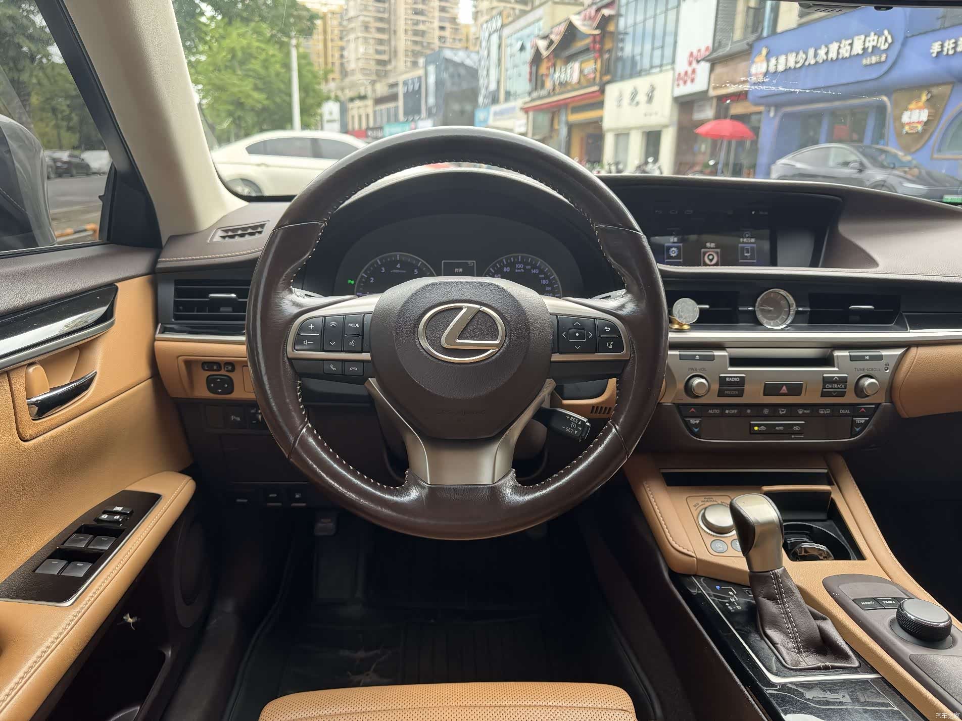 Lexus ES, 2016 7