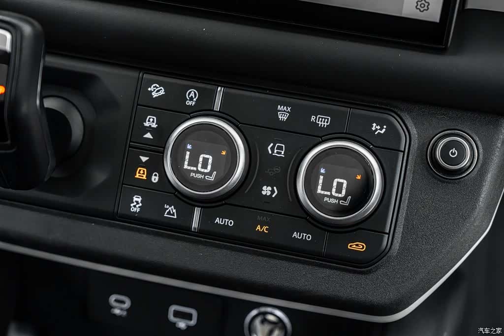 Land Rover Defender, 2024 28