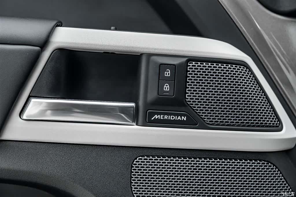 Land Rover Defender, 2024 14