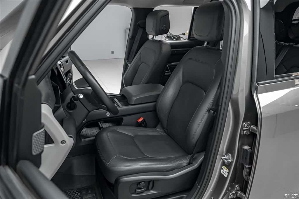Land Rover Defender, 2024 21