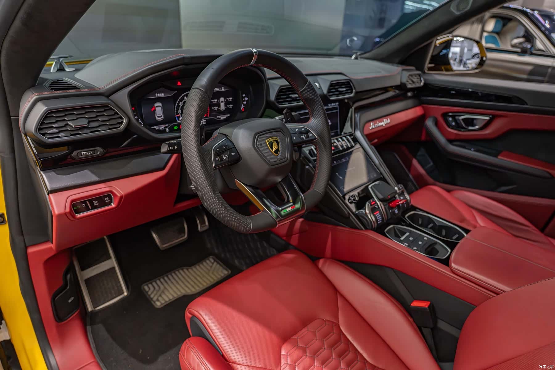 Lamborghini Urus, 2022 4