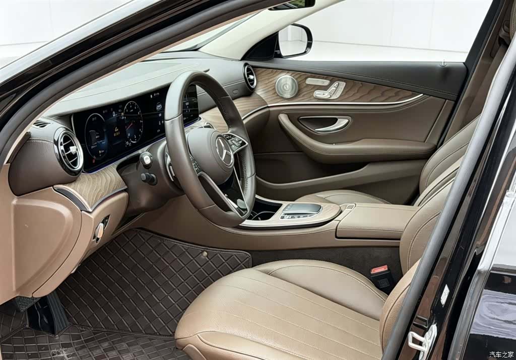 Mercedes-Benz E-Class, 2023 4