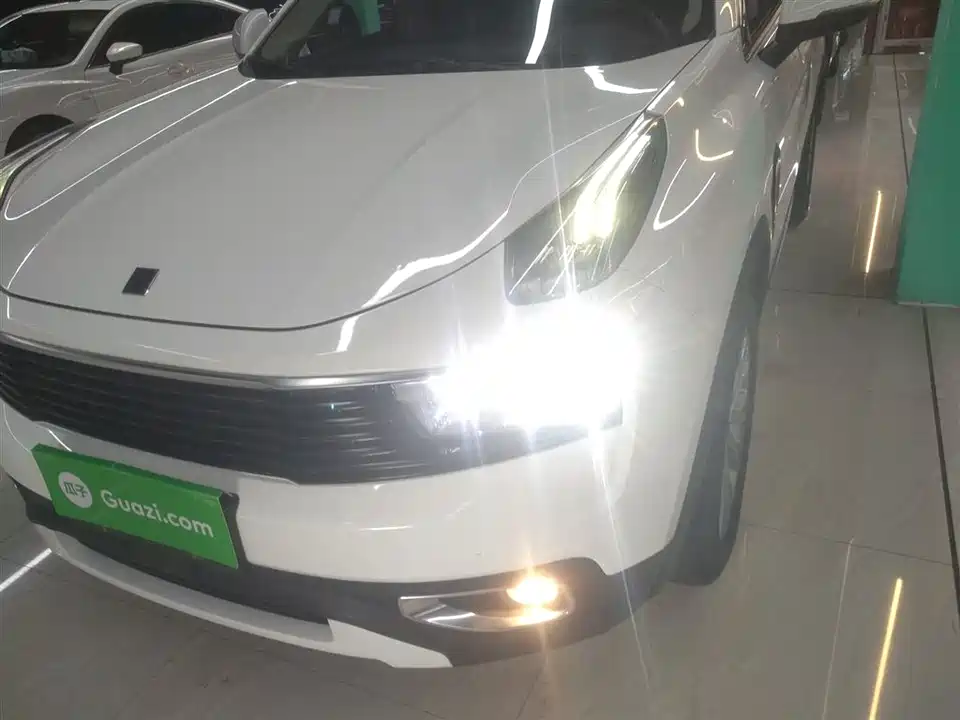Lynk & Co 01