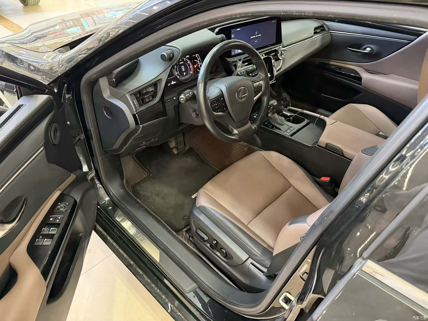 Lexus ES, 2023 все фото