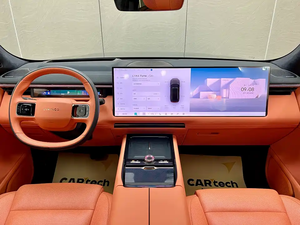 Lynk & Co 900