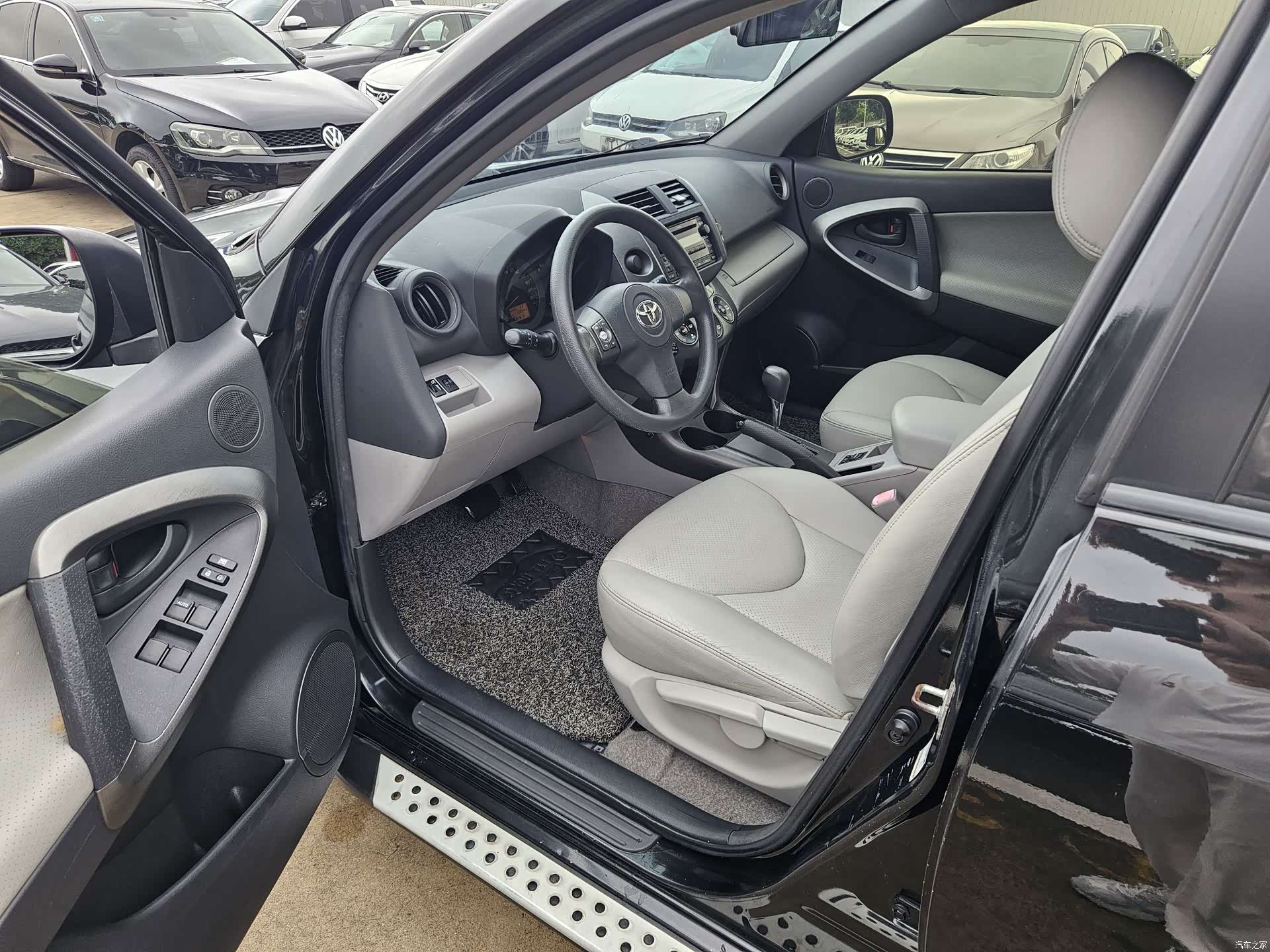 Toyota RAV4, 2011 все фото