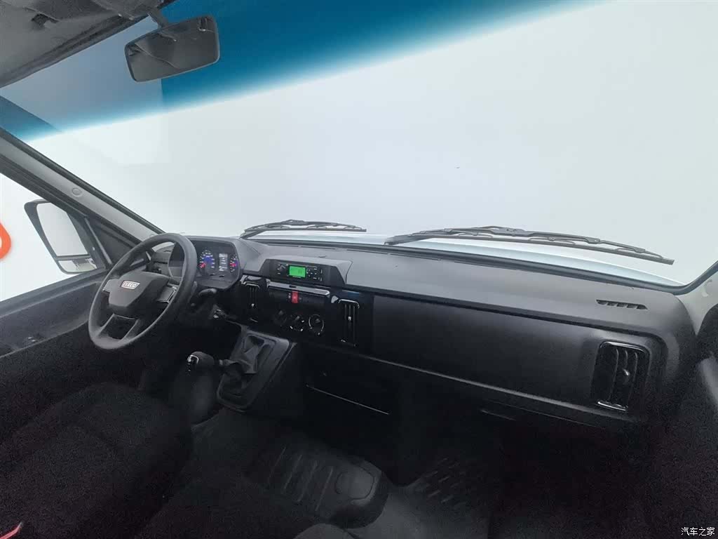 Iveco V35, 2026 все фото