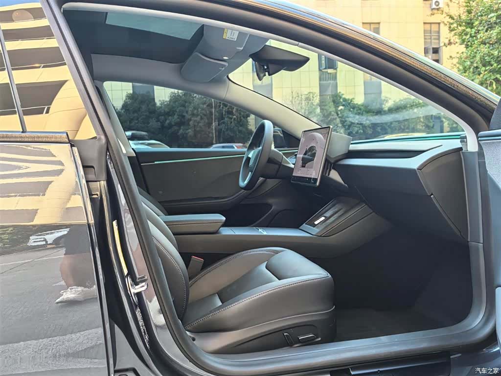 Tesla Model 3, 2025 20