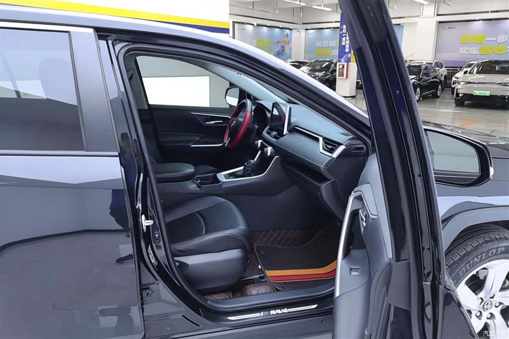 Toyota RAV4, 2023 8