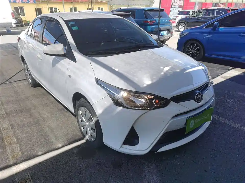 Toyota YARiS L to enjoy