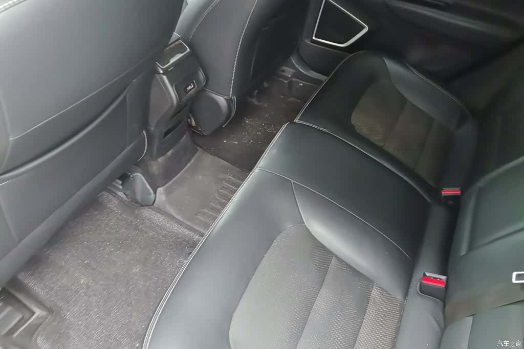 Geely Emgrand, 2017 11
