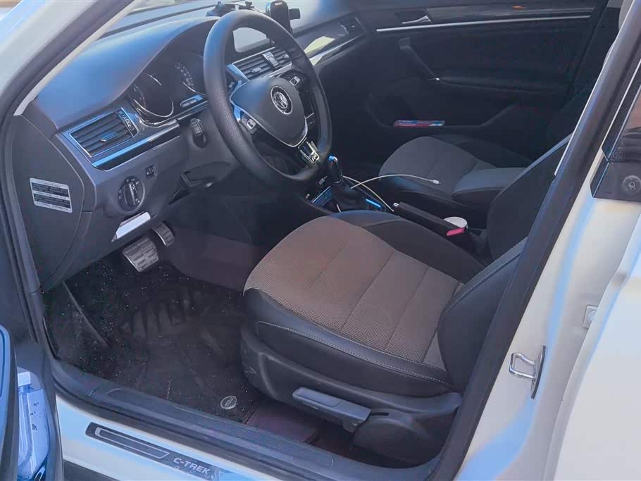 Volkswagen C-TREK Wei Collar