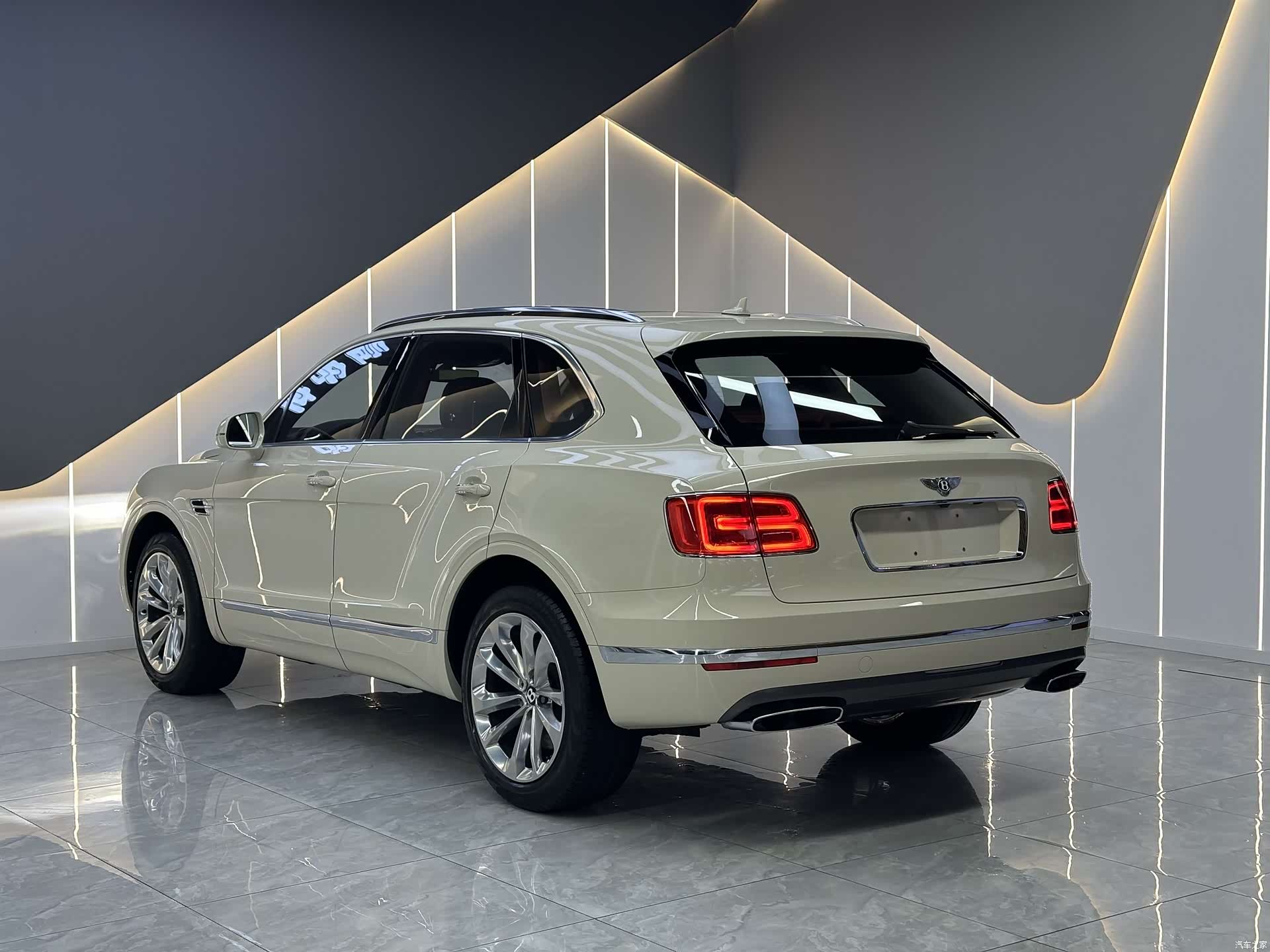Bentley Bentayga, 2017 6