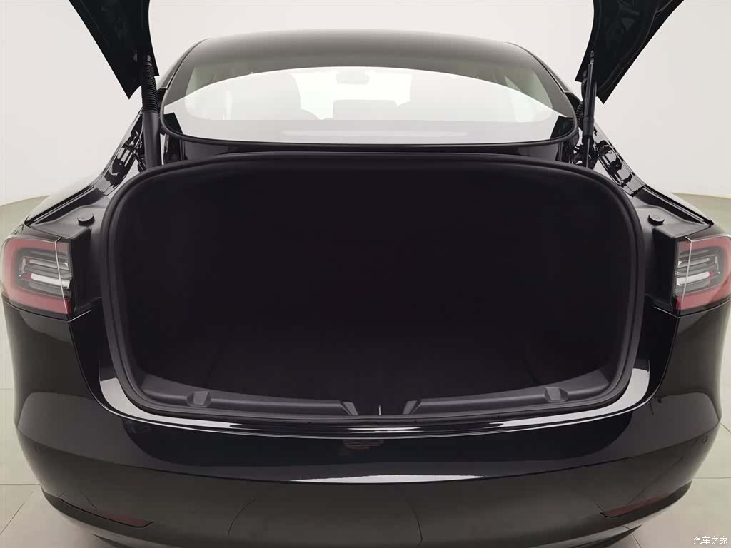 Tesla Model 3, 2023 16
