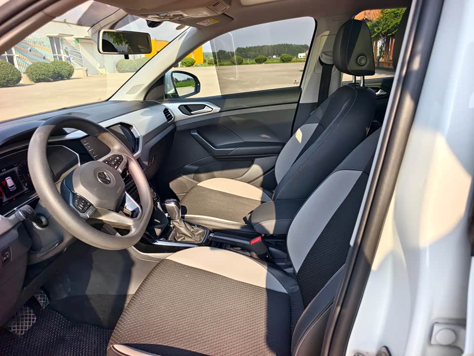 Volkswagen Exploring the shadow