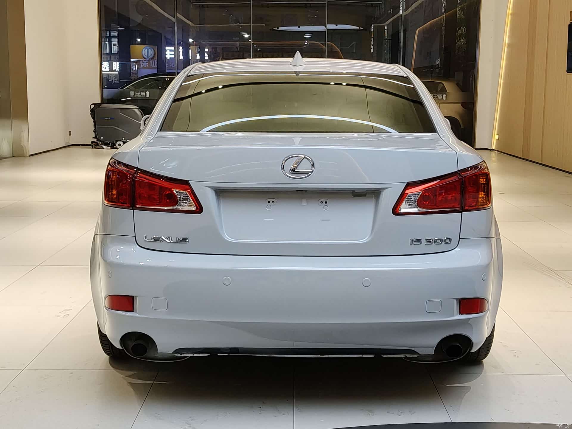 Lexus IS, 2010 7
