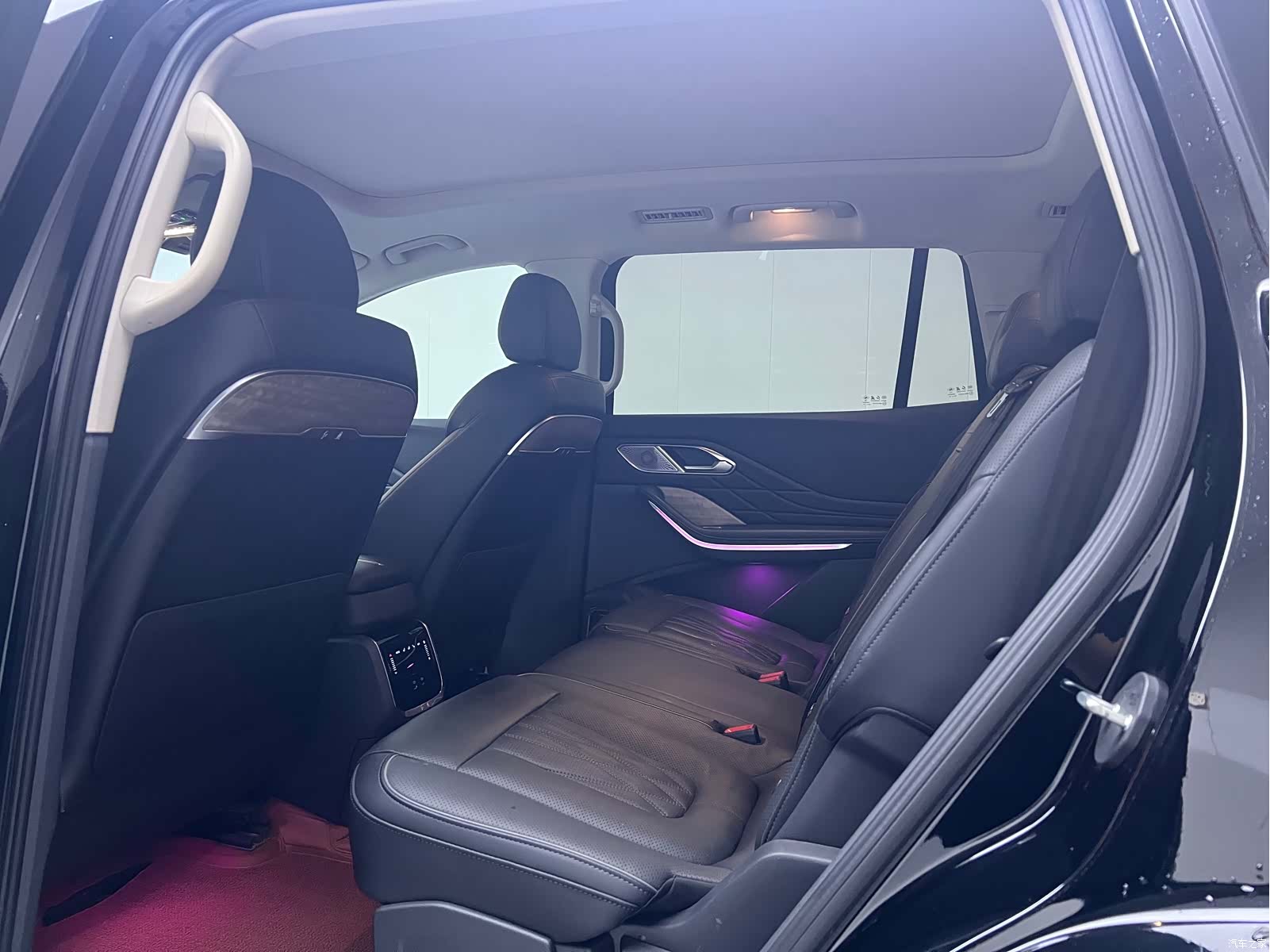 Hongqi HS7, 2023 9