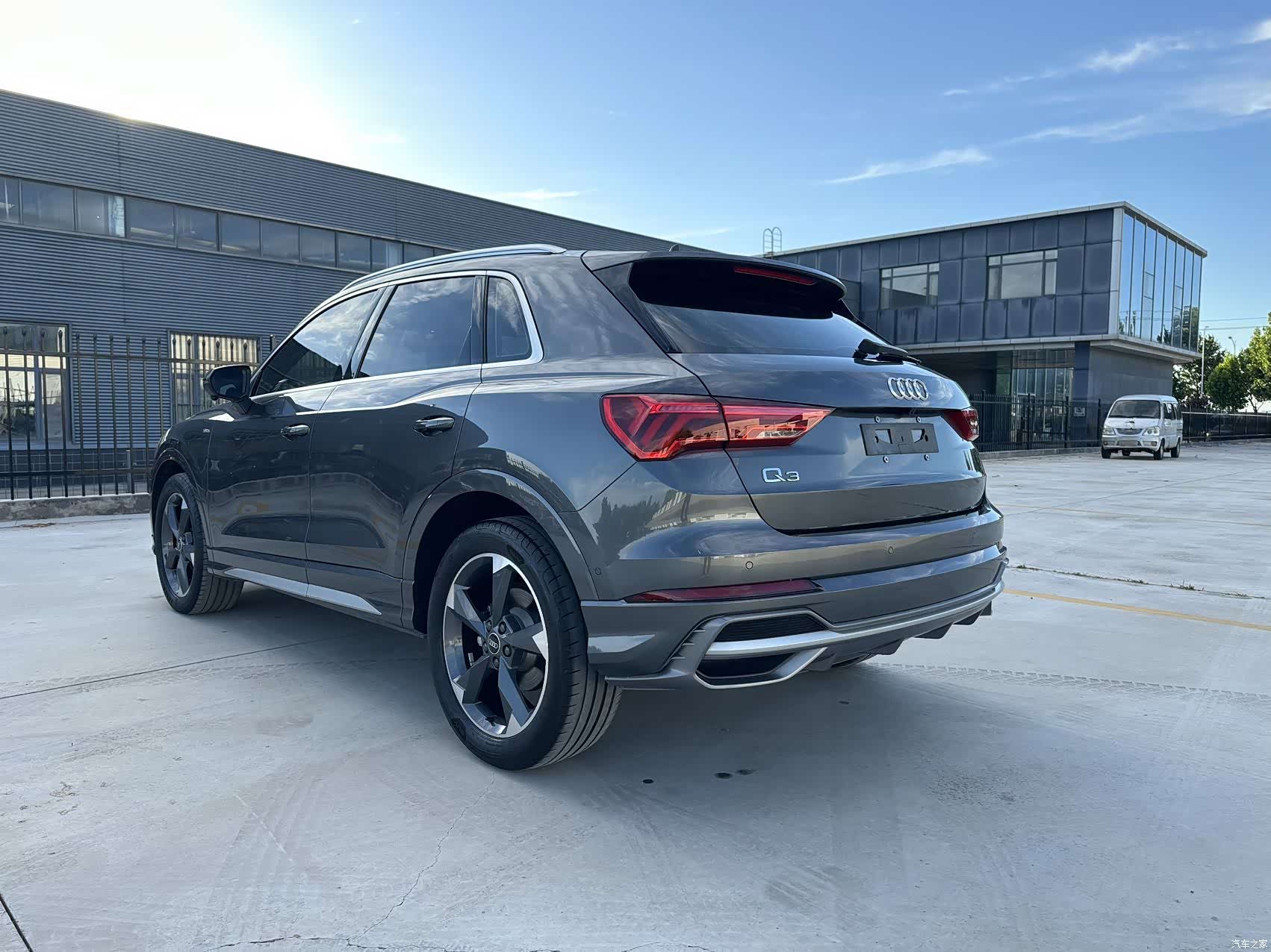 Audi Q3, 2022 все фото