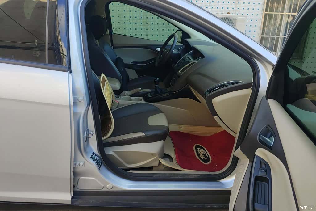Ford Focus, 2013 8