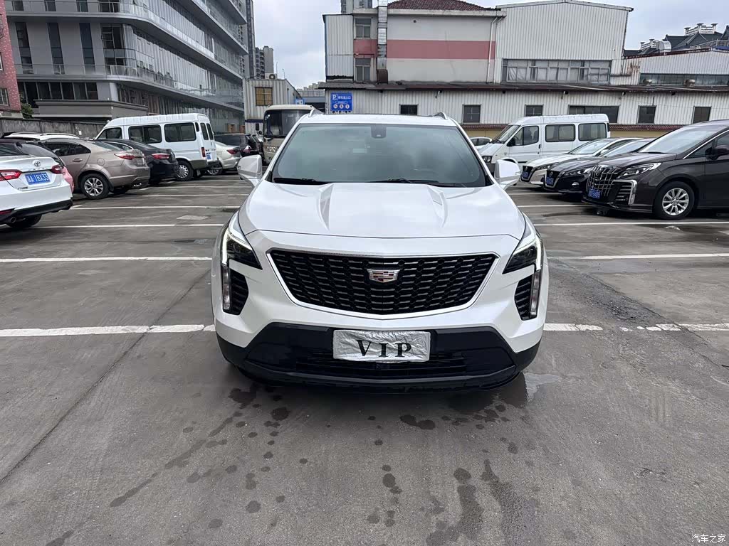 Cadillac XT4, 2022 2