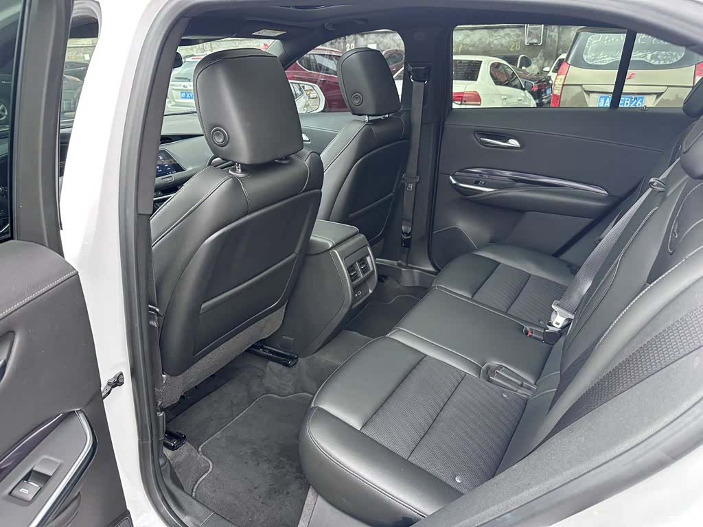 Cadillac XT4, 2022 все фото