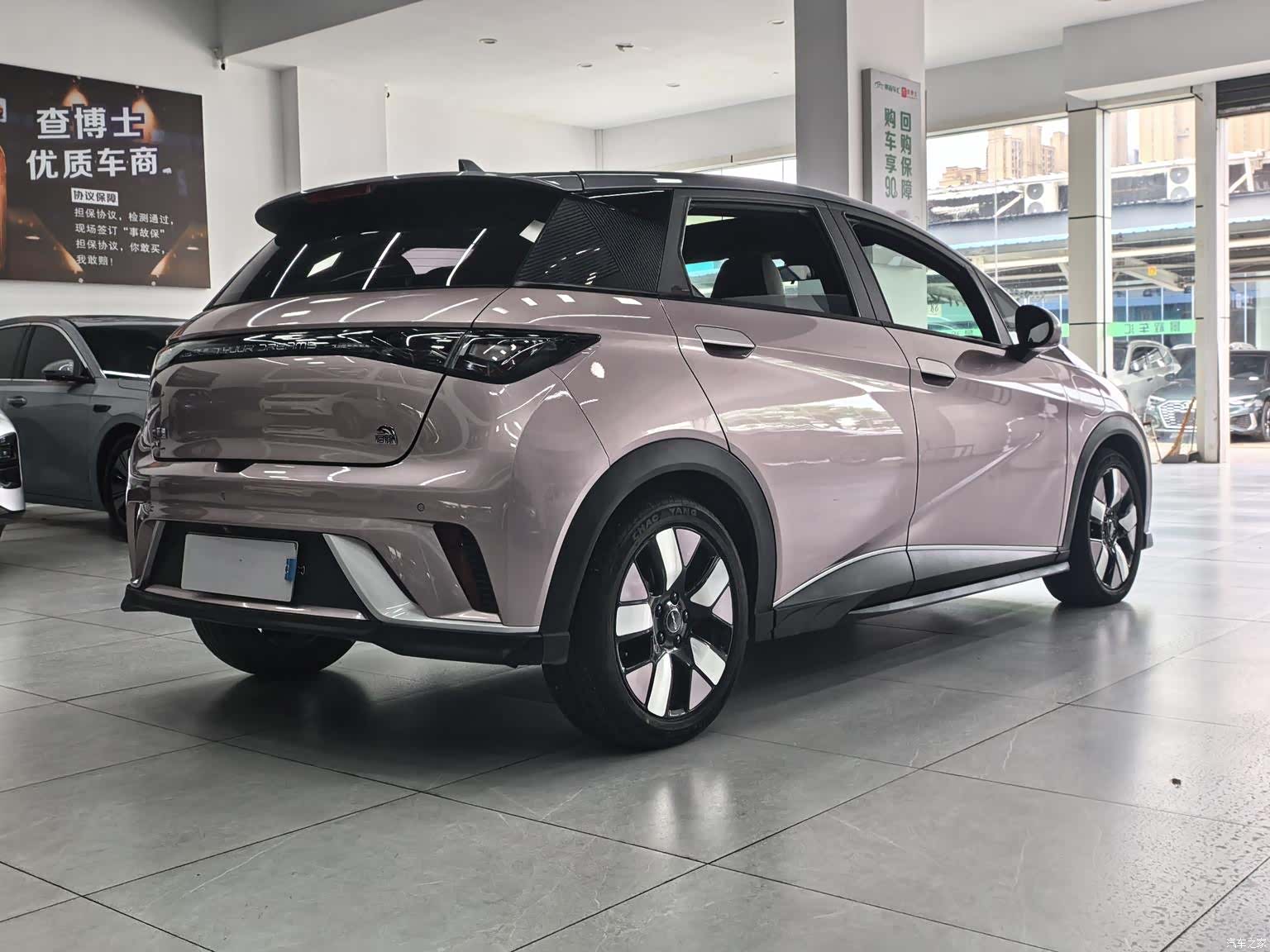 BYD Dolphin, 2022 11