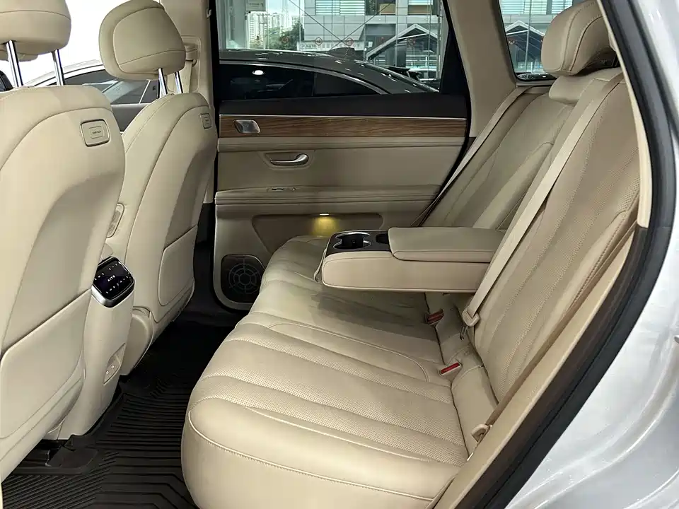 AITO Ask the world M7