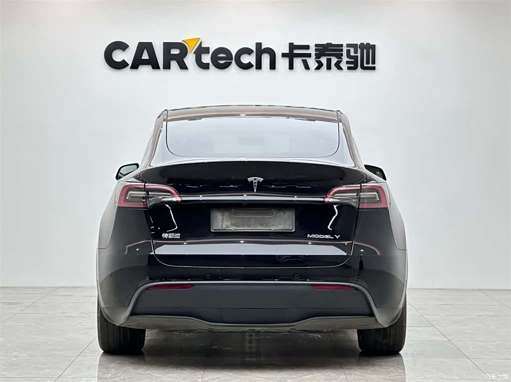 Tesla Model Y, 2023 4