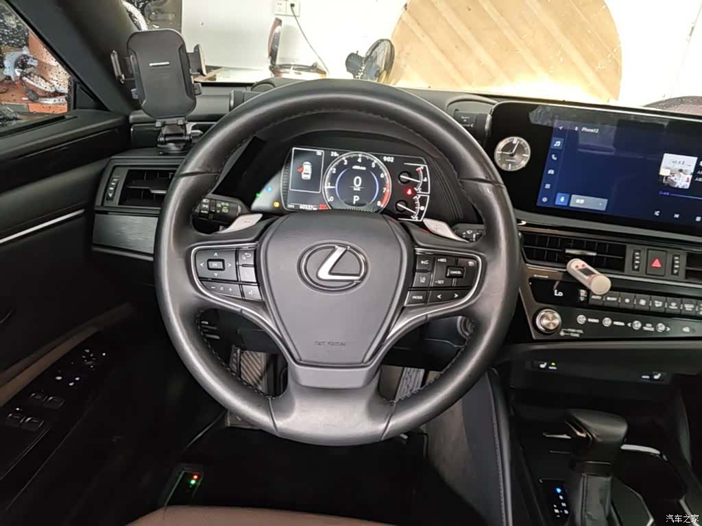 Lexus ES, 2024 11