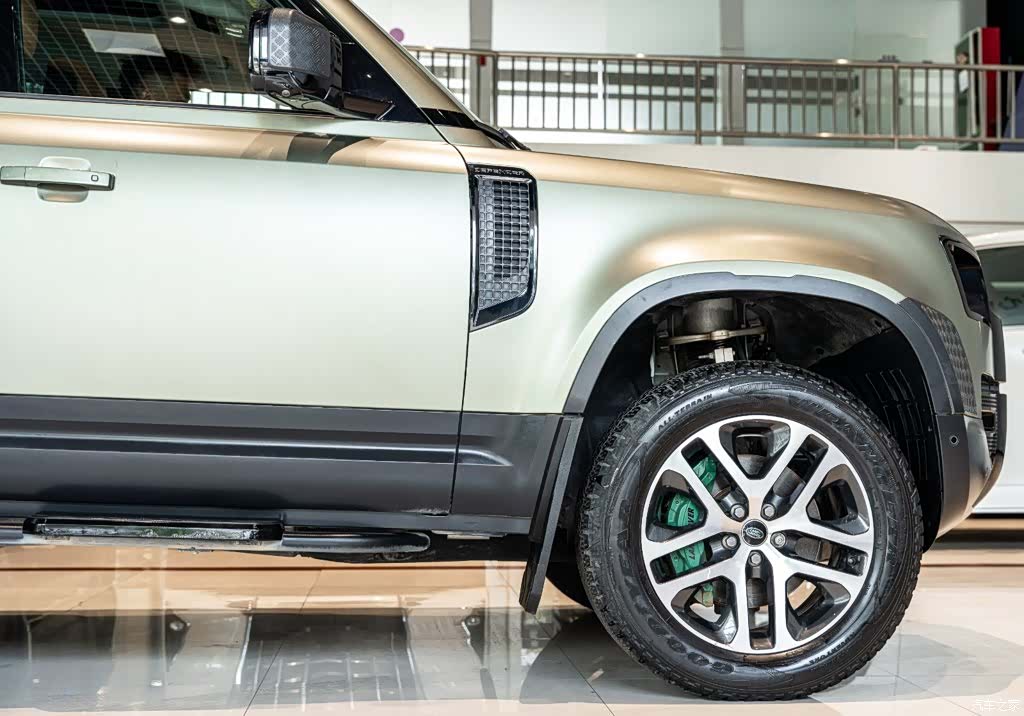 Land Rover Defender, 2023 все фото