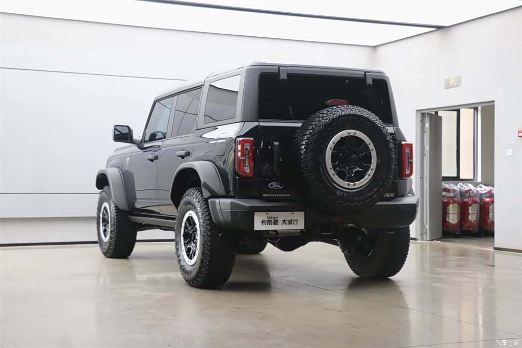 Ford Bronco, 2025 32