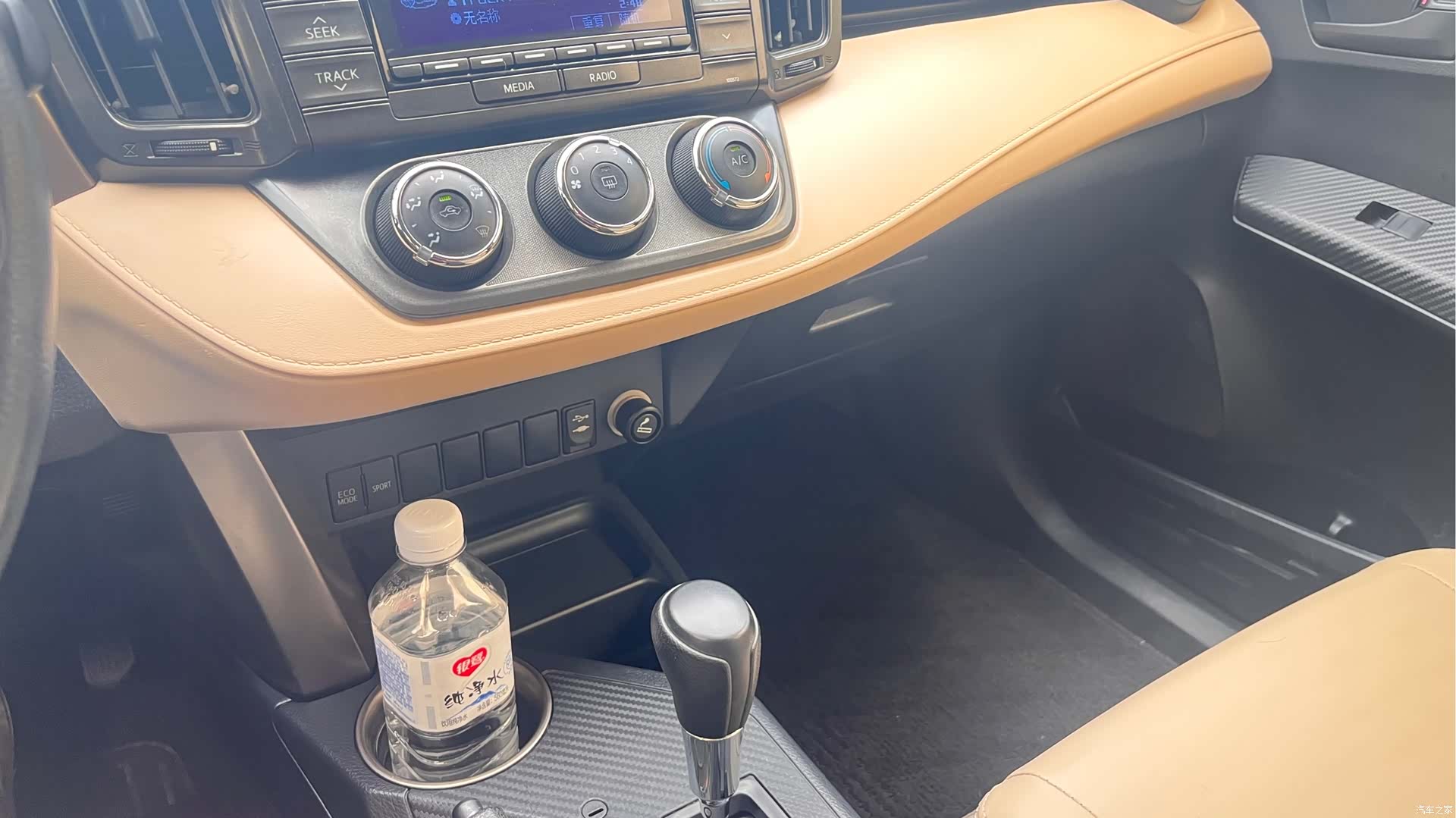 Toyota RAV4, 2015 16