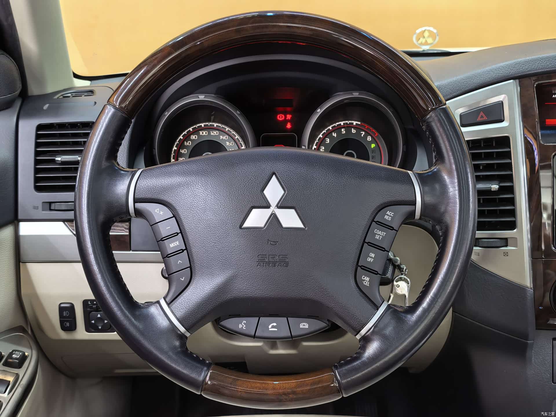 Mitsubishi Pajero, 2019 19