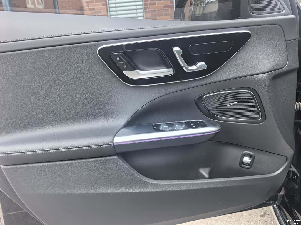 Mercedes-Benz C-Class, 2025 21