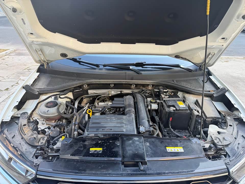 Volkswagen T-ROC exploring Songs