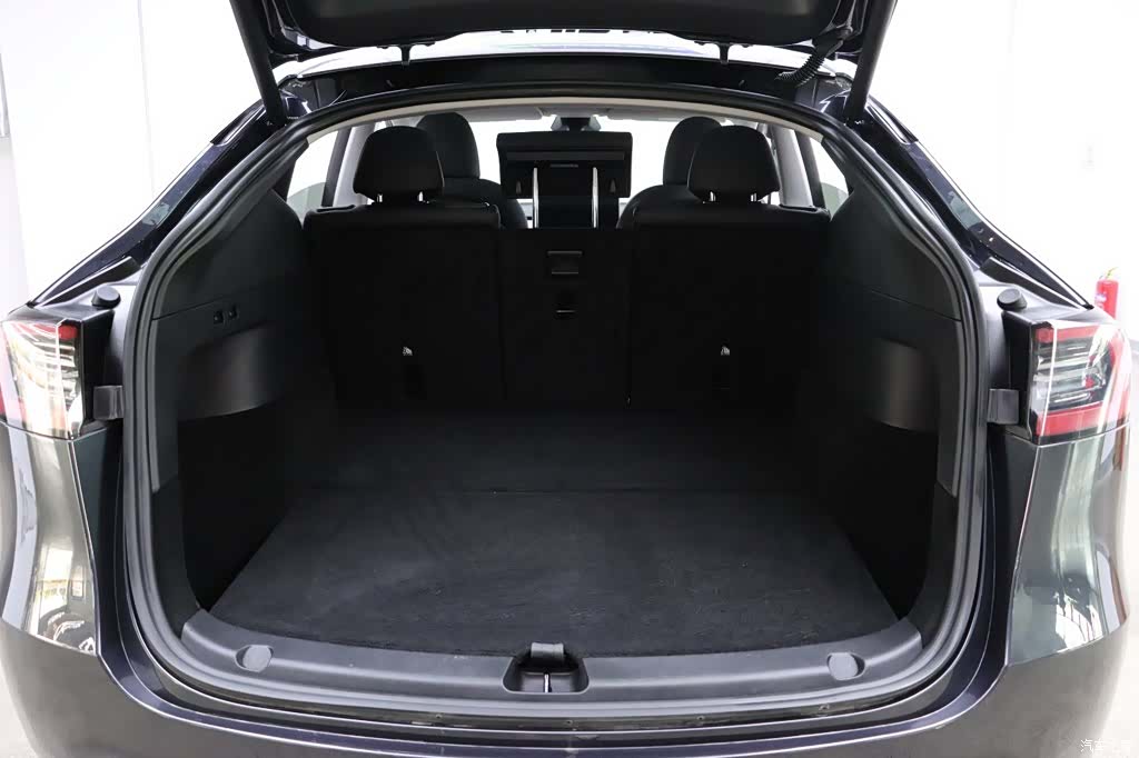 Tesla Model Y, 2024 29