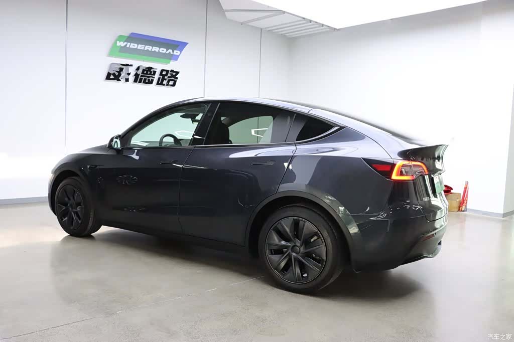 Tesla Model Y, 2024 6