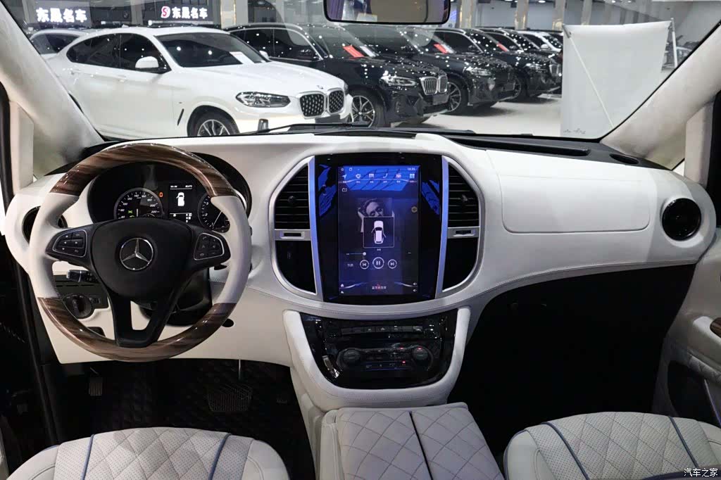 Mercedes-Benz 7, 2021 15