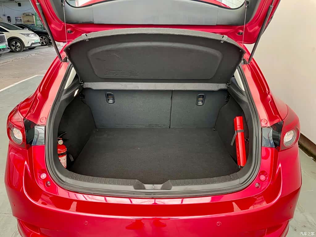 Mazda Mazda3, 2018 15