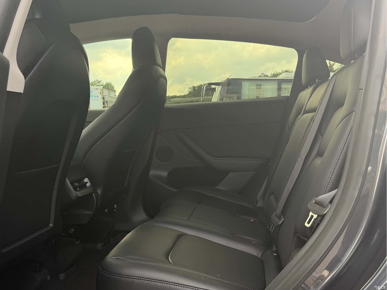 Tesla Model Y, 2024 10
