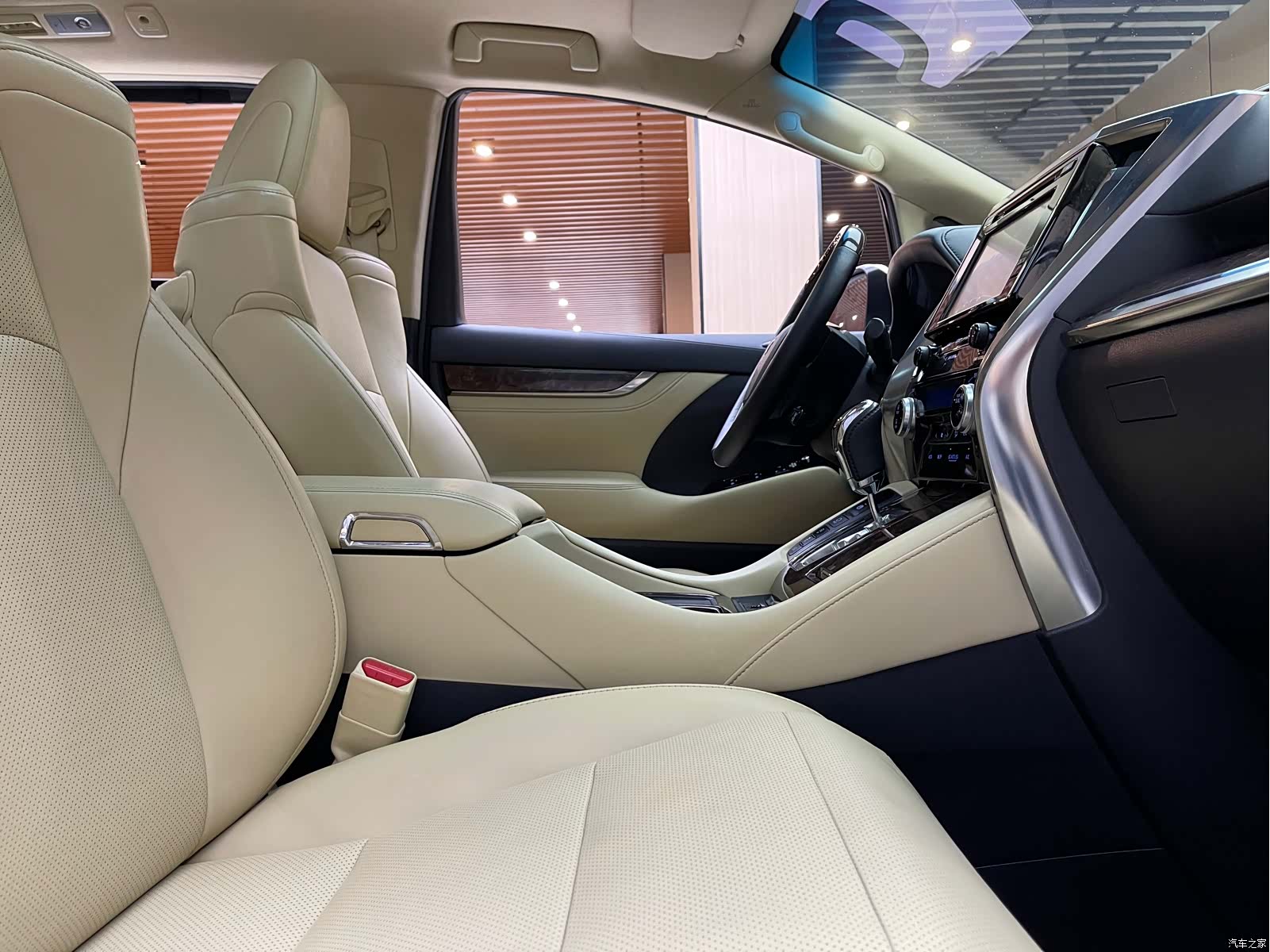 Toyota Alphard, 2019 6