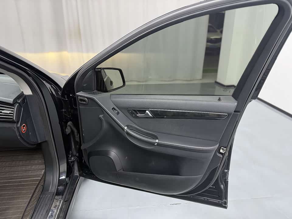 Mercedes-Benz R-class