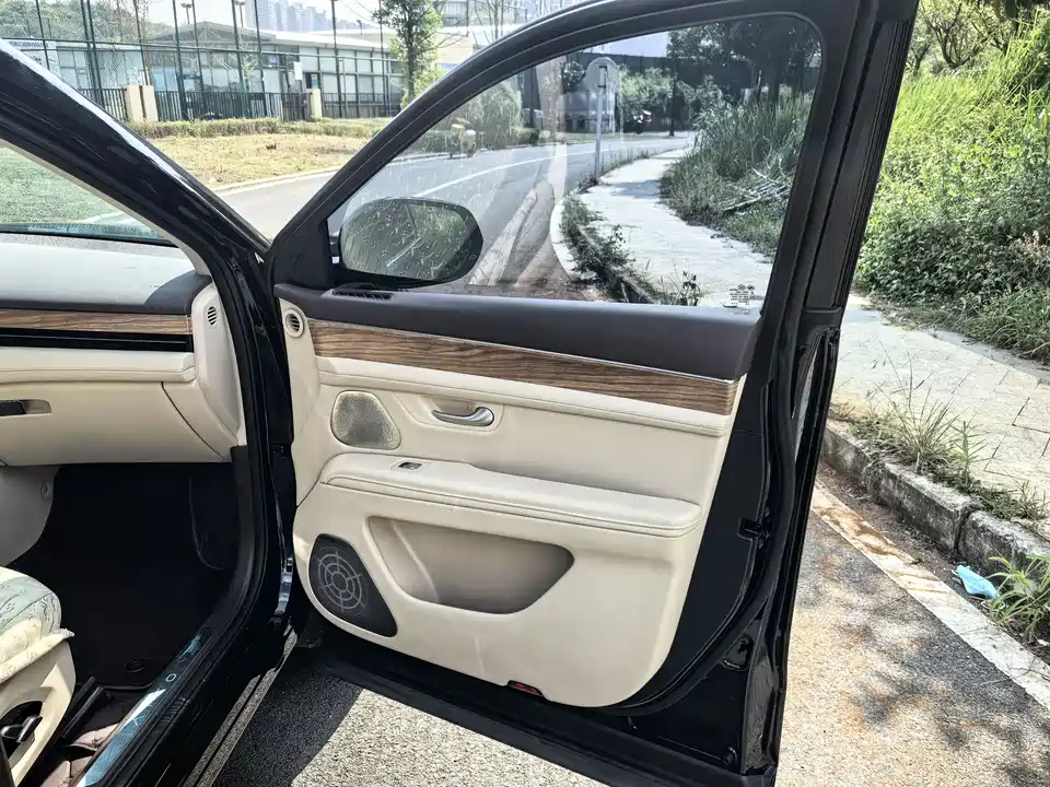 AITO Ask the world M7