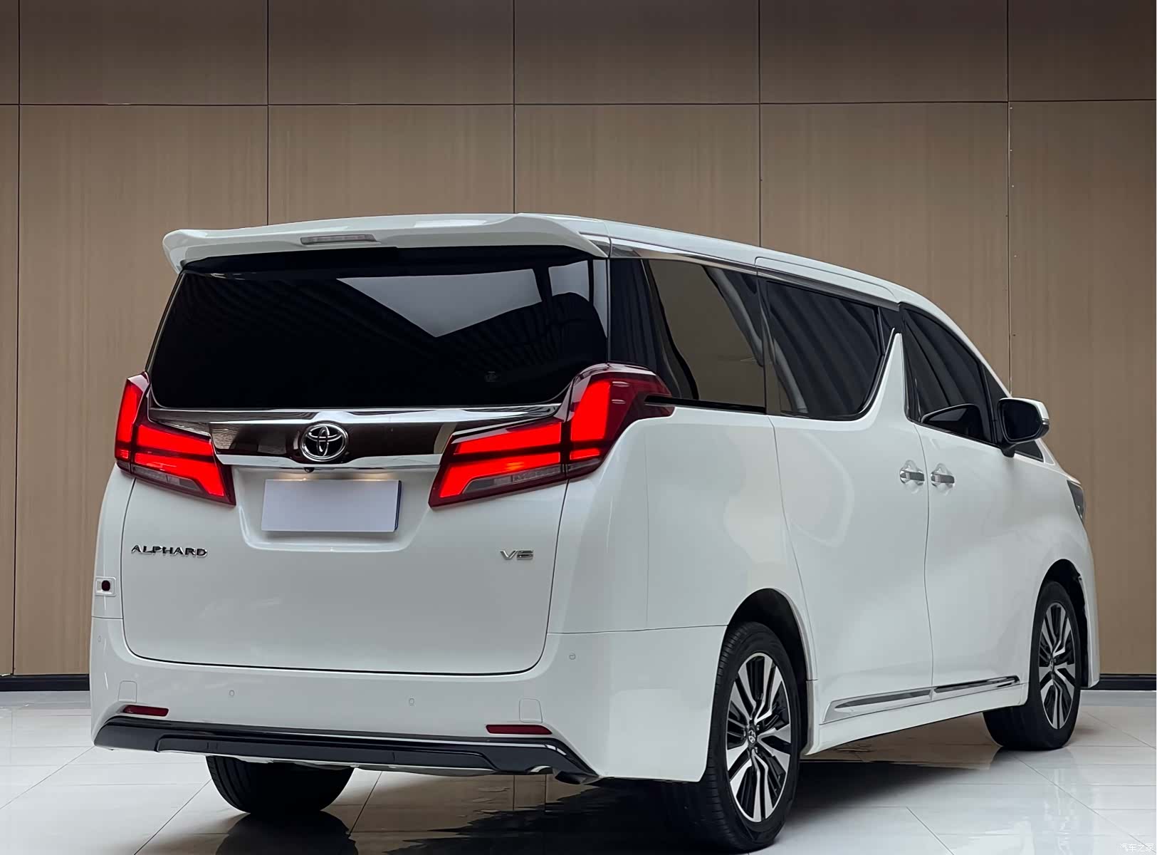 Toyota Alphard, 2019 3