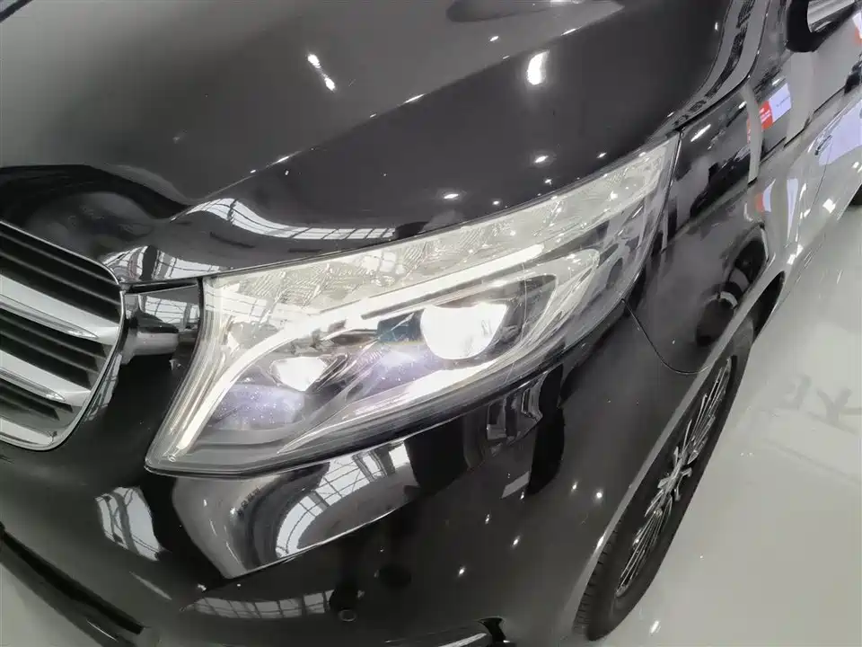 Mercedes-Benz V-class